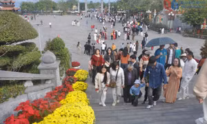 Trẩy hội mùa xuân