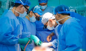 Trên đường về quê, nhiều nhân viên y tế quay lại bệnh viện thực hiện thành công 4 ca ghép tạng