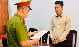 Trộm cắp điện thoại, chuyển tiền qua Zalopay để chơi cờ bạc
