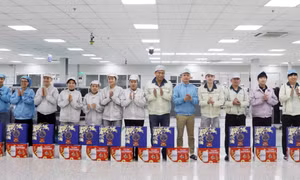 Công ty TNHH Bumjin Electronics Vina (KCN Đông Mai) trao quà Tết cho gần 900 công nhân, người lao động