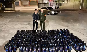 Công an phường Việt Hưng phát hiện vụ vận chuyển 200 bình khí nén