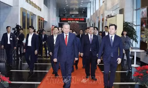 Tổng Bí thư Tô Lâm thăm, chúc Tết cán bộ, phóng viên VTV và VOV