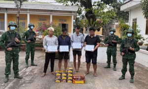 Bắt quả tang 4 đối tượng vận chuyển pháo nổ trái phép qua biên giới An Giang