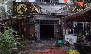 Cháy quán cà phê trong khu đô thị Văn Phú, lửa bùng phát từ tầng 1 nhà 4 tầng