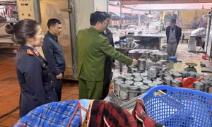 Khởi tố chủ cơ sở sản xuất giò, chả dùng hàn the ở Hưng Yên