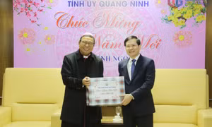 Tòa Giám mục Hải Phòng thăm, chúc Tết tỉnh Quảng Ninh