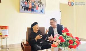 Phó Chủ tịch Thường trực Ủy ban MTTQ tỉnh thăm, chúc Tết tại phường Uông Bí và phường Vàng Danh