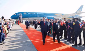 Tổng Bí thư Tô Lâm đến thủ đô Viêng Chăn, bắt đầu thăm cấp Nhà nước tới Lào