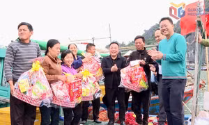 Phường Hồng Gai: Huy động gần 350 triệu đồng tặng quà Tết cho các hộ khó khăn 
