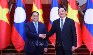 Thủ tướng Phạm Minh Chính gặp Thủ tướng Lào