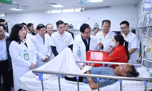Thủ tướng Phạm Minh Chính thăm, chúc Tết Bệnh viện Bạch Mai và Bệnh viện Hữu nghị Việt Đức