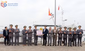Phó Chủ tịch UBND tỉnh Nguyễn Văn Công thăm, chúc Tết lực lượng Kiểm ngư tỉnh