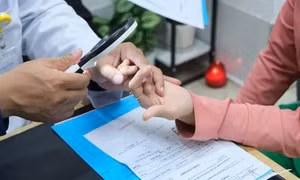 Chuyên gia chỉ cách kiểm soát viêm da cơ địa mùa đông