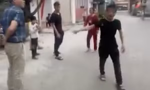 Người 'đòi' thu tiền đỗ xe ô tô trước cổng chùa Gôi ở Ninh Bình đã bị công an mời lên làm việc