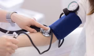 Người có bệnh nền cần chuẩn bị gì trước kỳ nghỉ Tết dài ngày?