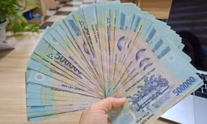 Lãi suất tiết kiệm chạm mốc 8,1% khi gửi tiền 13 tháng
