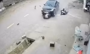 Tài xế có cồn trong máu tông trực diện 2 học sinh gây đa chấn thương