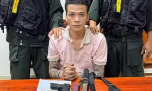 Nam thanh niên thủ súng, kiếm đến xô ẩu tại quán kinh doanh