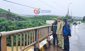 Chủ tịch UBMTTQ tỉnh kiểm tra công tác phòng, chống bão số 3