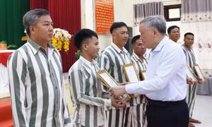Tổ chức tha người được đặc xá vào ngày 1/9