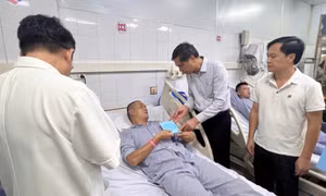 Tỉnh Quảng Ninh hỗ trợ các nạn nhân trong vụ đắm tàu du lịch trên Vịnh Hạ Long 