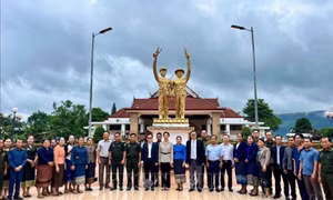 Ngày Thương binh - Liệt sĩ 27/7: Cộng đồng người Việt tại Lào tri ân các anh hùng, liệt sĩ