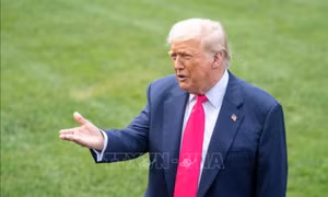 Tổng thống D.Trump tuyên bố sắp áp thuế với chất bán dẫn và dược phẩm - Dự kiến áp mức thuế chung với các nước nhỏ