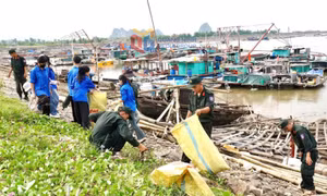 Phường Hà An ra quân làm sạch biển, hưởng ứng Chiến dịch Thanh niên tình nguyện hè năm 2025
