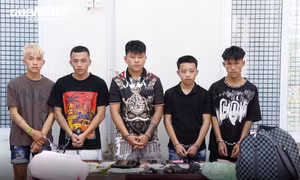 Bắt giữ nhóm thanh niên đập vỡ kính hàng loạt ô tô trộm cắp tài sản ở Bắc Ninh