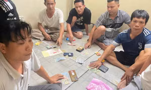 Bắt giữ nhóm đối tượng đánh bạc ở một cây xăng tại phường Đông Mai