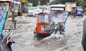 Philippines: Hàng nghìn người sơ tán do lũ lụt sau bão Wipha
