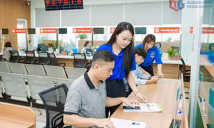 Bộ máy chính quyền mới hoạt động ổn định, hiệu quả