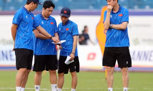U22 Việt Nam: Cuộc chiến không khoan nhượng nơi hàng tiền vệ