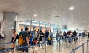 Giá vé máy bay hè 2025 tăng, du khách vẫn có cơ hội mua giá rẻ