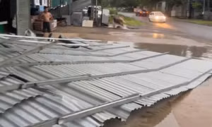 Bị mái tôn bay trúng do giông lốc, một người ở Phú Thọ tử vong