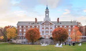Chính quyền Mỹ đe dọa rút chứng nhận học thuật của Đại học Harvard