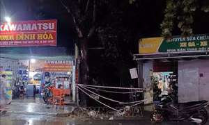 Cứu thành công người bị nước cuốn trong mưa lớn 
