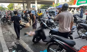 Ô tô tông loạt xe máy ở Hà Nội, 6 người bị thương