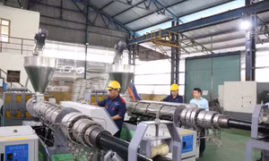 Cơ khí Hòn Gai tiên phong sản xuất con lăn nhựa cao phân tử