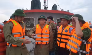 Tiếp tục huy động lực lượng, phương tiện tìm kiếm 4 nạn nhân còn lại trong vụ việc đắm tàu du lịch trên Vịnh Hạ Long