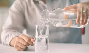 Uống bao nhiêu nước có thể giảm nguy cơ suy thận?