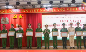 Sơ kết chuyên án triệt phá đường dây mua bán, vận chuyển trái phép chất ma túy có sử dụng vũ khí quân dụng