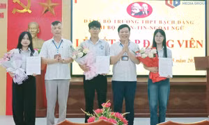 Quảng Yên: Kết nạp đảng viên mới là học sinh