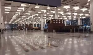 Pakistan mở lại không phận, Ấn Độ vẫn đóng 21 sân bay