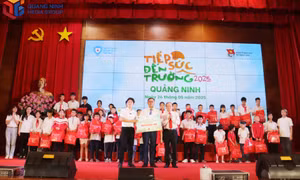 Chương trình nâng bước trẻ em mồ côi, khuyết tật đến trường