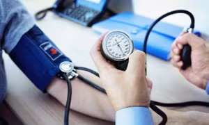 Triệu chứng của tụt huyết áp và cách xử trí