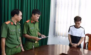 4 thanh thiếu niên bị bắt vì chém chết người va chạm giao thông