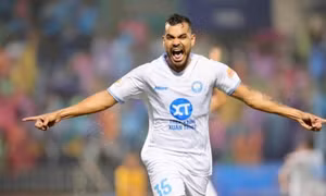 CLB Nam Định thắng SLNA 3-2 và chờ đăng quang