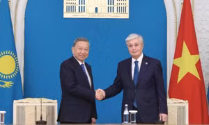 Tổng Bí thư Tô Lâm chứng kiến Lễ trao các văn kiện hợp tác Việt Nam-Kazakhstan