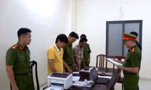 Hai HLV bóng đá trẻ Khánh Hòa bị bắt do chiếm đoạt hàng tỷ đồng của cầu thủ